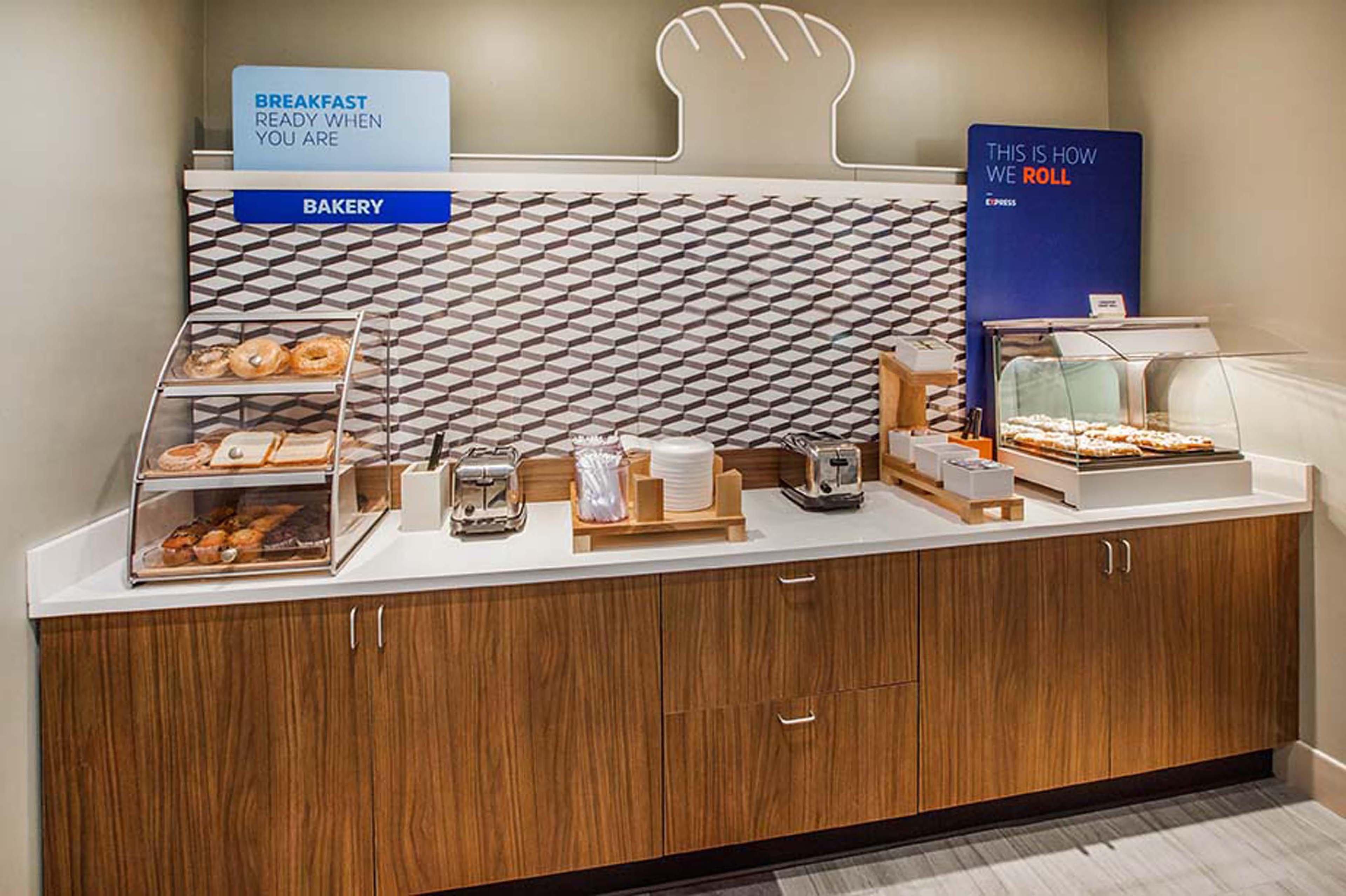 Holiday Inn Express Windsor Sonoma Wine Country By Ihg Bagian luar foto