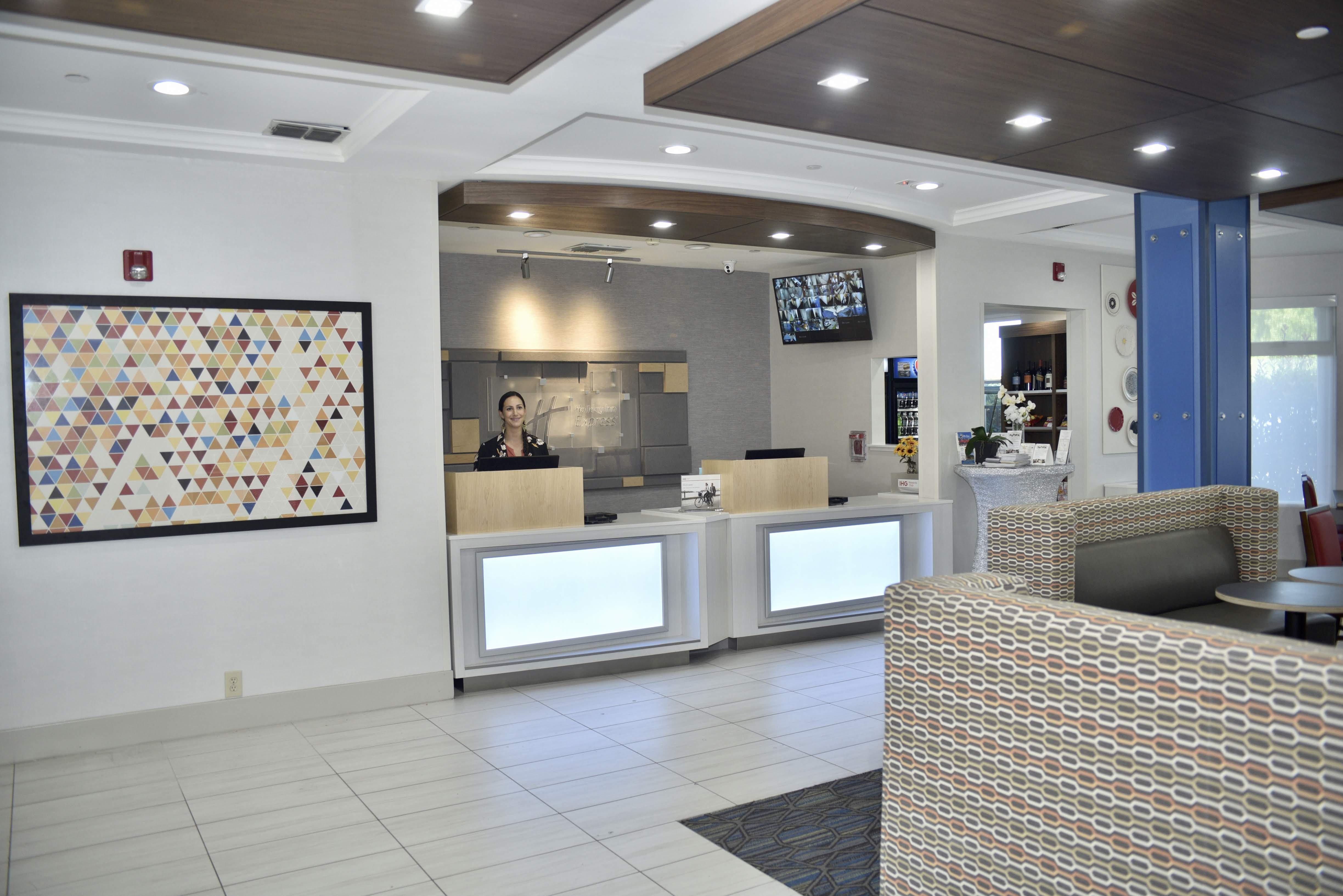 Holiday Inn Express Windsor Sonoma Wine Country By Ihg Bagian luar foto
