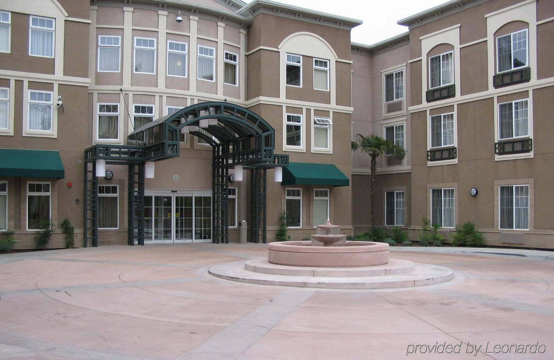 Holiday Inn Express Windsor Sonoma Wine Country By Ihg Bagian luar foto